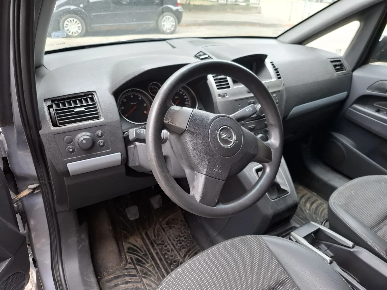 Opel Zafira, снимка 5 - Автомобили и джипове - 56240861