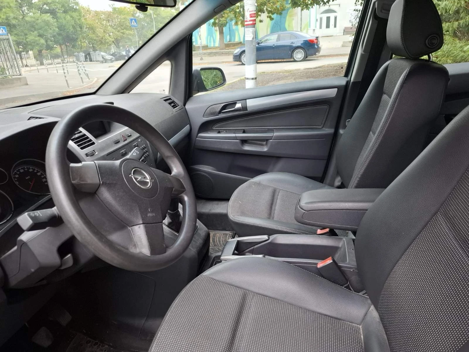 Opel Zafira, снимка 4 - Автомобили и джипове - 56240861