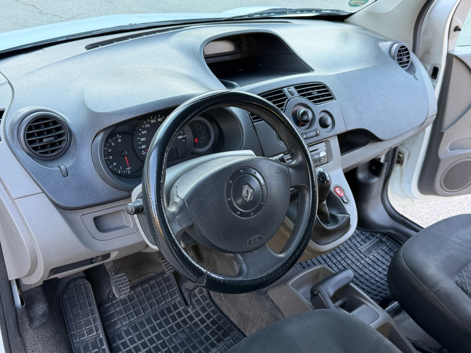 Renault Kangoo, снимка 12 - Автомобили и джипове - 56348535