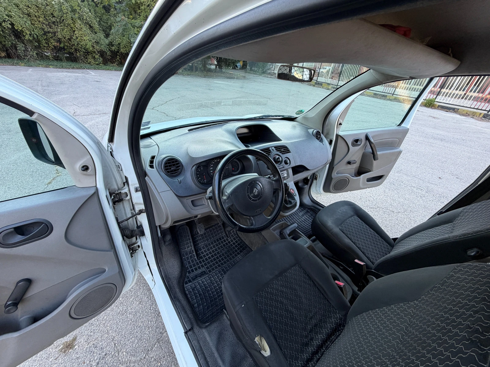 Renault Kangoo, снимка 11 - Автомобили и джипове - 56348535