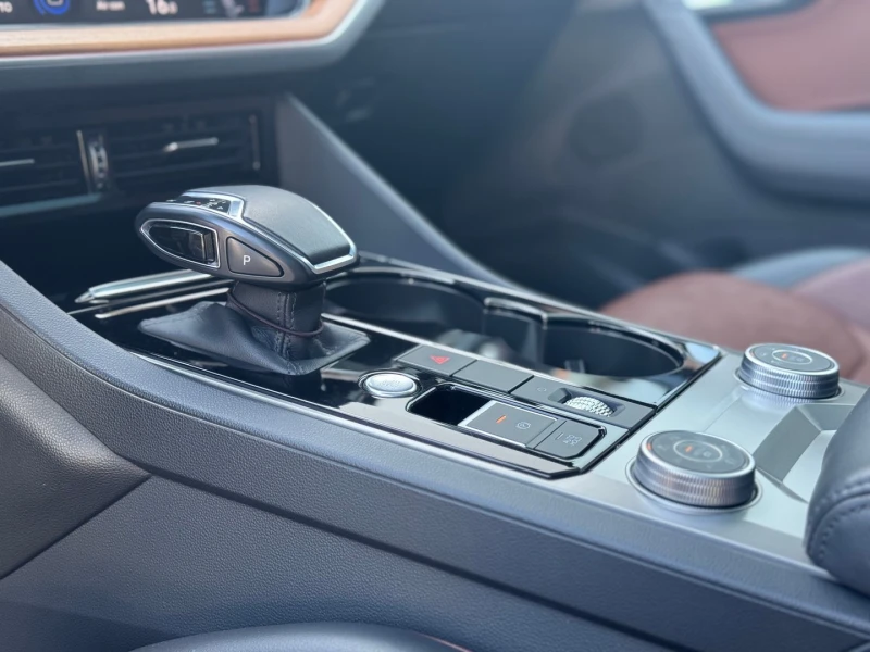 VW Touareg V8 TDI BMT 4MOTION, снимка 11 - Автомобили и джипове - 51916626