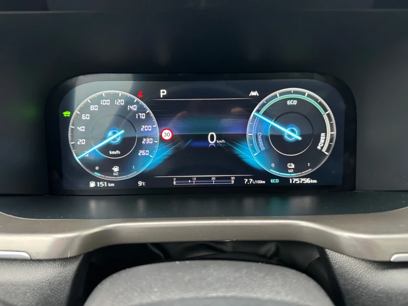 Kia Sorento 1.6 HYBRID 230HP, снимка 13 - Автомобили и джипове - 52671661