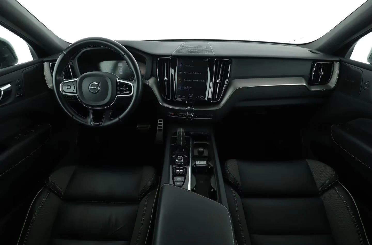 Volvo XC60 T6/R-DESIGN/462HP/AWD/CAM/L.ASS/LED/CARPLAY/617f - изображение 8