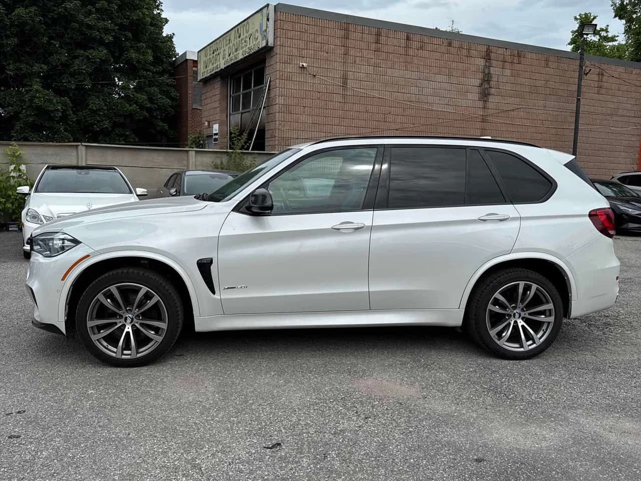 BMW X5 xDrive50i/ПАНОРАМА/АВТОКРЕДИТ БЕЗ ПЪРВОНАЧАЛНА , снимка 3 - Автомобили и джипове - 55096436