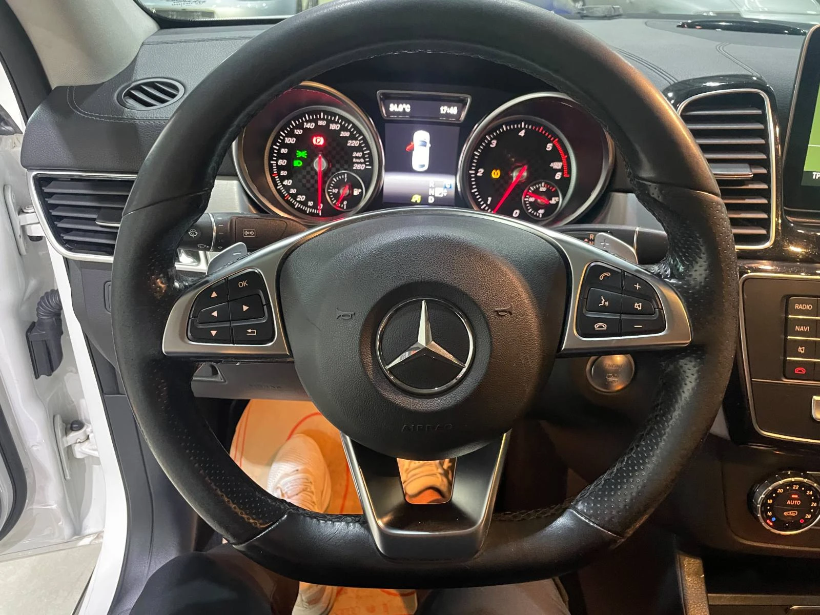 Mercedes-Benz GLE Coupe 350D ! 4matic ! AMG Line ! 9G-tronic !, снимка 14 - Автомобили и джипове - 55920053