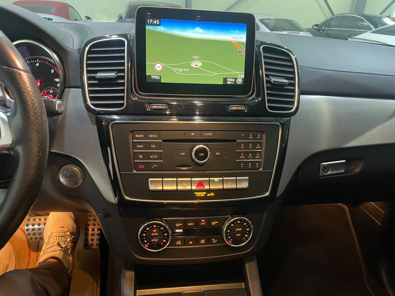 Mercedes-Benz GLE Coupe 350D ! 4matic ! AMG Line ! 9G-tronic !, снимка 15 - Автомобили и джипове - 55920053