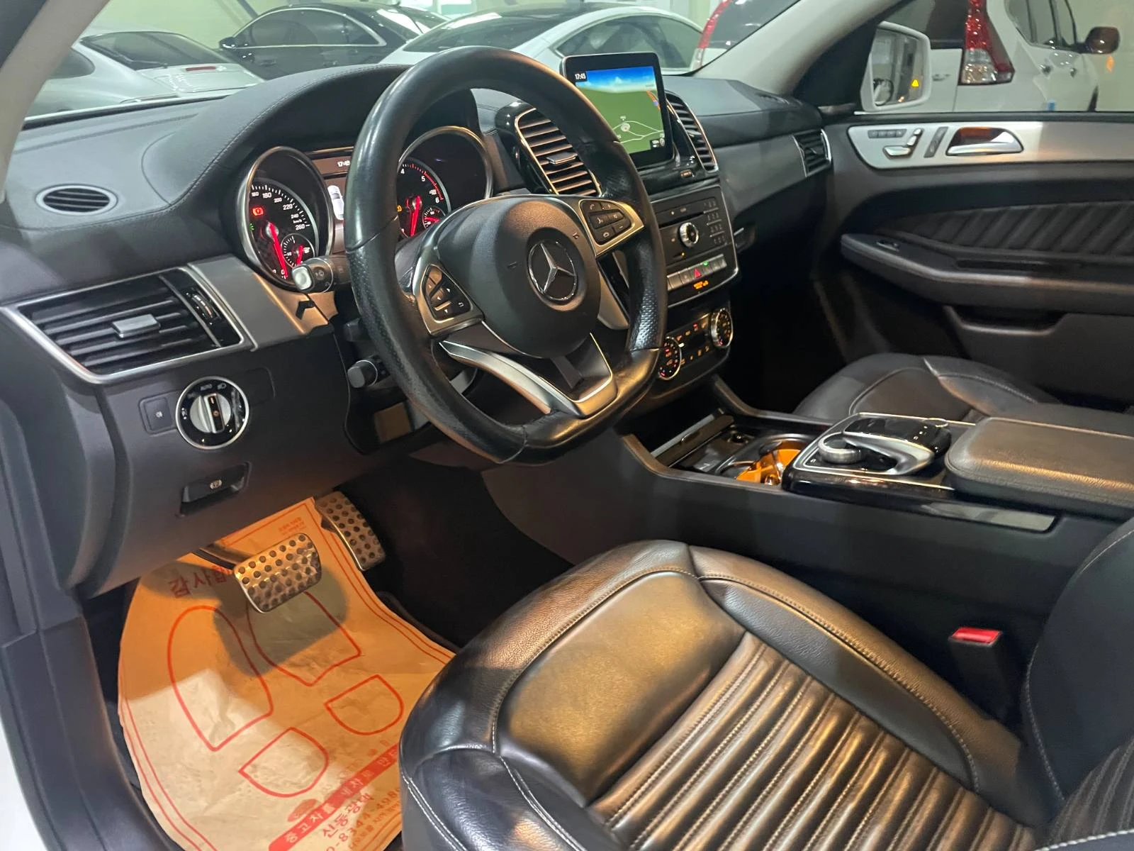Mercedes-Benz GLE Coupe 350D ! 4matic ! AMG Line ! 9G-tronic !, снимка 8 - Автомобили и джипове - 55920053