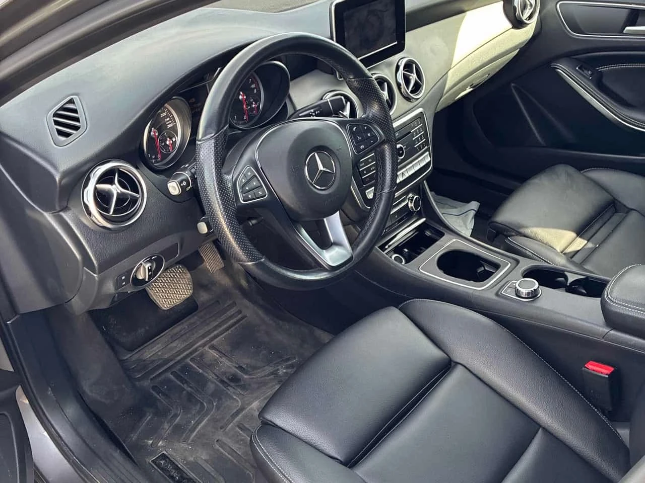 Mercedes-Benz GLA 250 * АВТОКРЕДИТ * ГЛАВНО ПРЕДСТАВИТЕЛСТВО, снимка 7 - Автомобили и джипове - 56181719