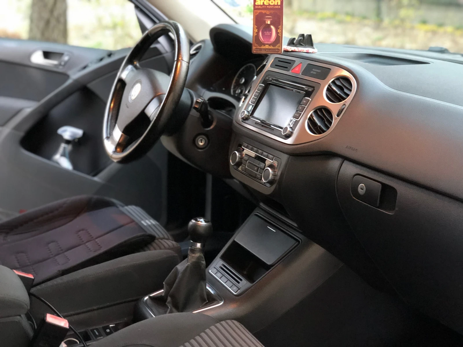 VW Tiguan 4х4, снимка 7 - Автомобили и джипове - 56568589