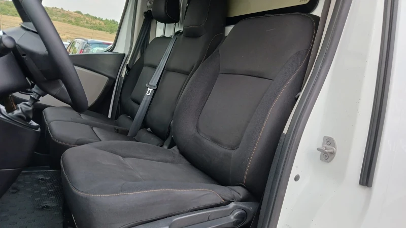 Renault Trafic 1.6 dci, снимка 13 - Бусове и автобуси - 51032805