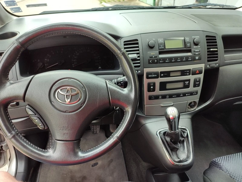 Toyota Corolla verso 1.8i   135 к.с., снимка 12 - Автомобили и джипове - 46496665