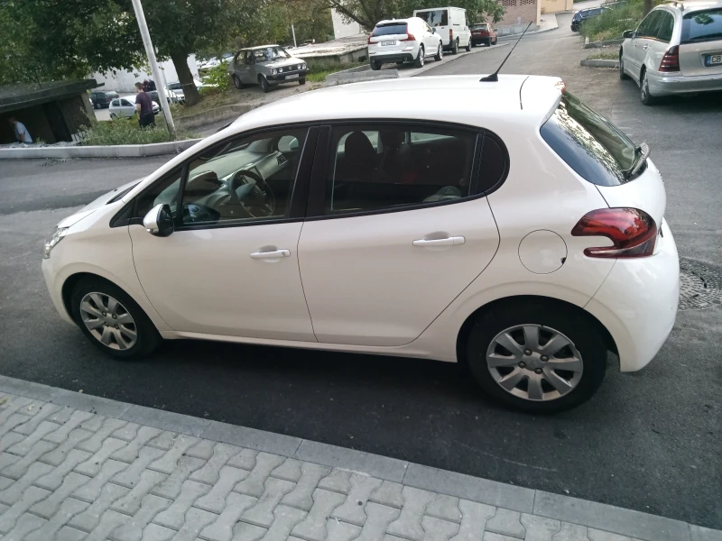 Peugeot 208, снимка 4 - Автомобили и джипове - 47656151