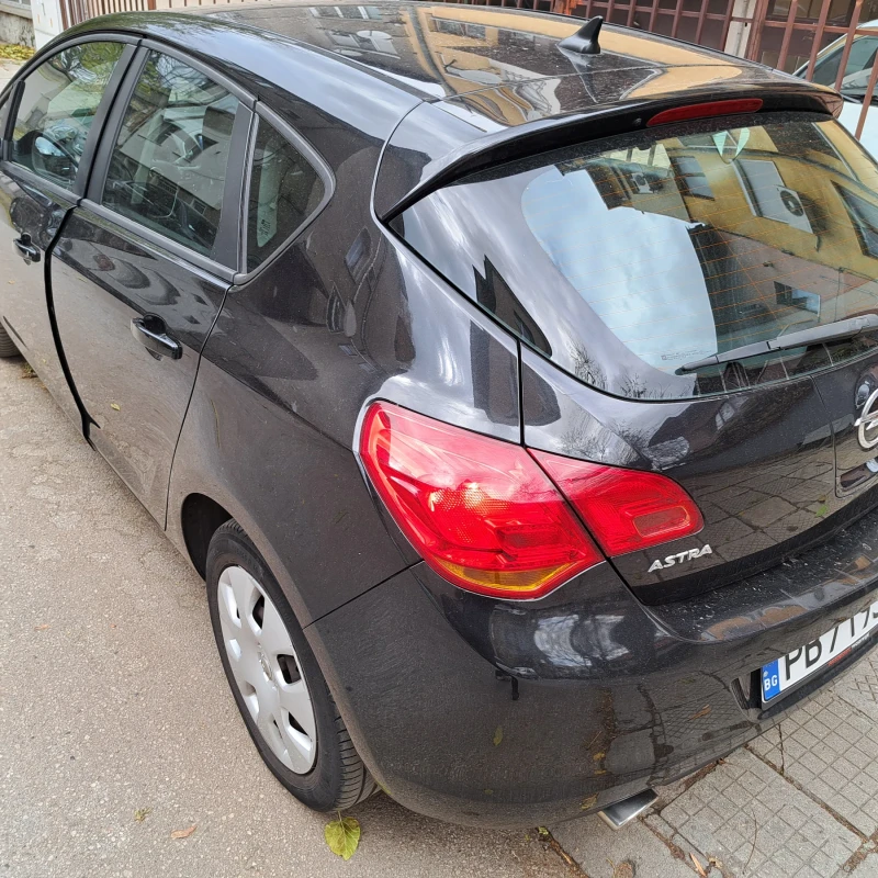 Opel Astra 1.4, снимка 4 - Автомобили и джипове - 48067978