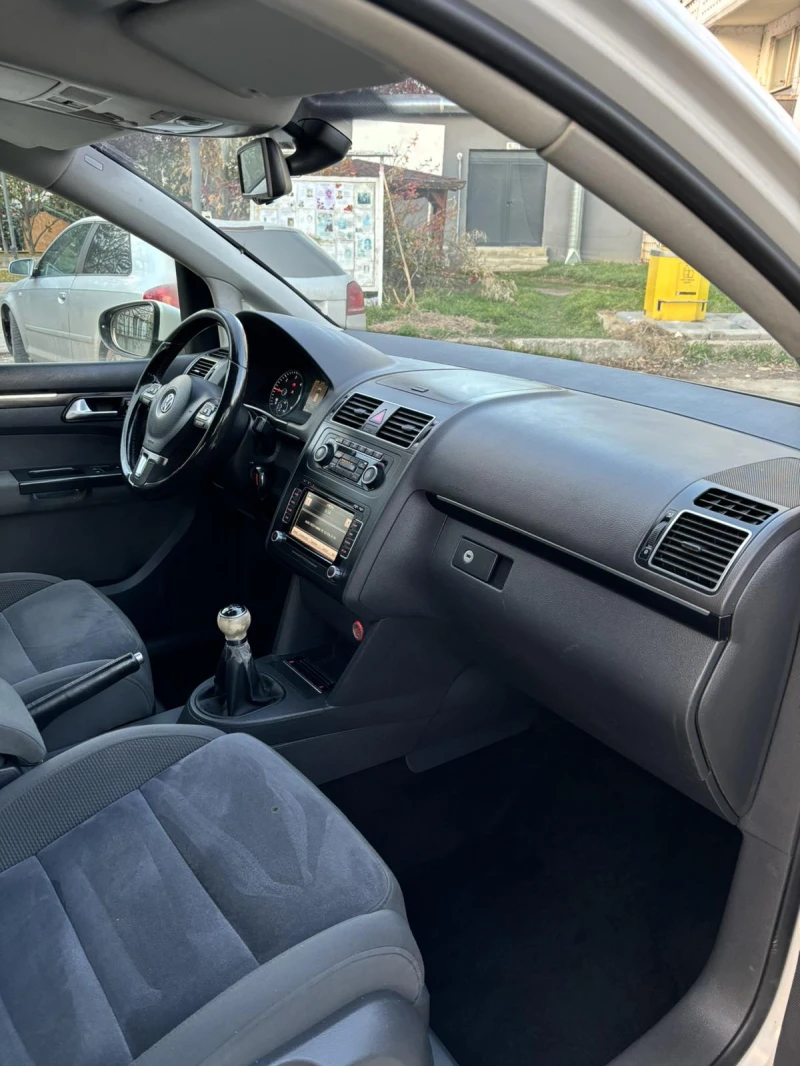 VW Touran 2.0 TDI 140 кс FACELIFT  НОВ ВНОС  ТОП  ЛИЗИНГ, снимка 10 - Автомобили и джипове - 52037538