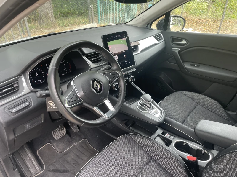 Renault Captur, снимка 6 - Автомобили и джипове - 52020380