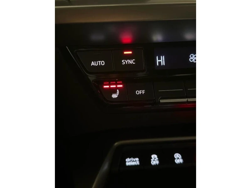 Audi A3 * Komfort * CARFAX * БЕЗ ПЪРВОНАЧАЛНА ВНОСКА, снимка 16 - Автомобили и джипове - 52959925