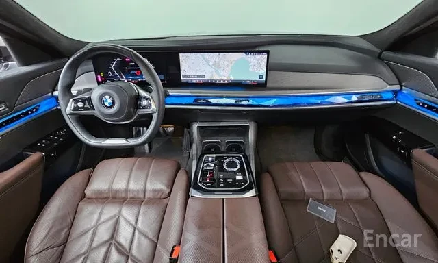 BMW 740 PURE EXCELLENCE* Crystal Headlights* Theater Scree, снимка 5 - Автомобили и джипове - 56068556