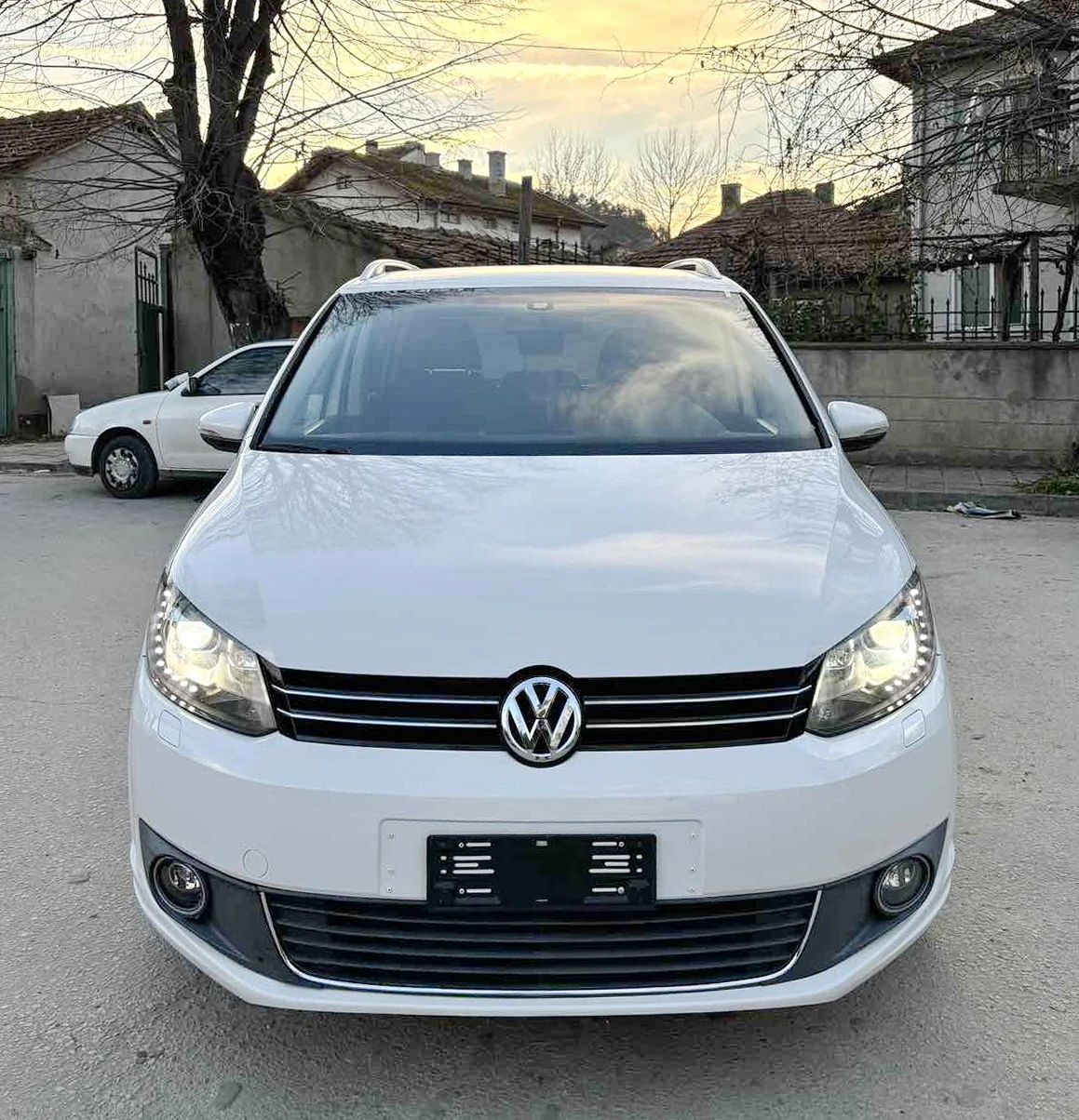 VW Touran 2.0 TDI 140 кс FACELIFT  НОВ ВНОС  ТОП - изображение 2