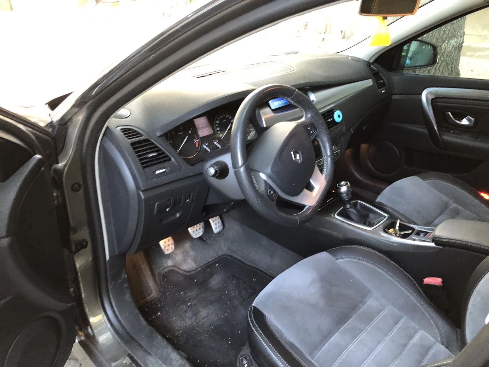 Renault Laguna 3, снимка 8 - Автомобили и джипове - 54133285