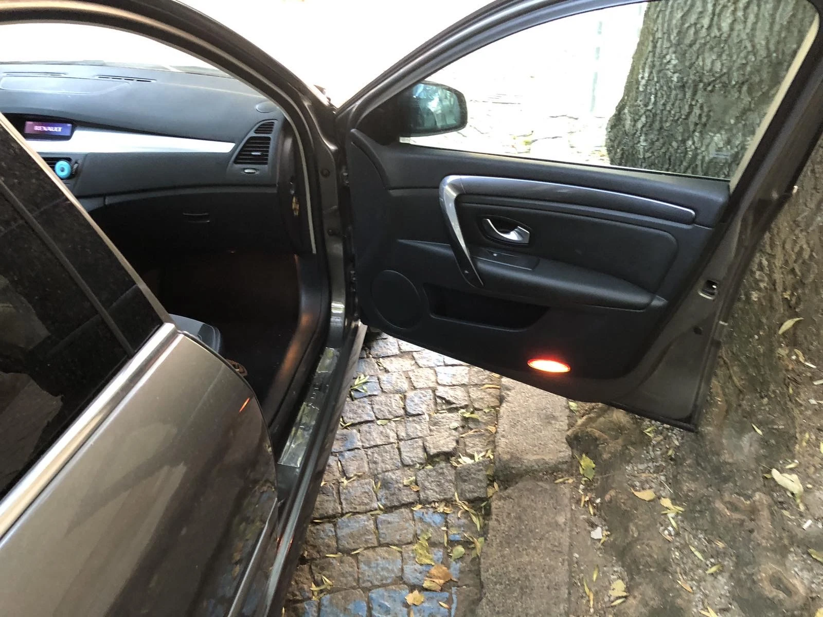 Renault Laguna 3, снимка 9 - Автомобили и джипове - 54133285