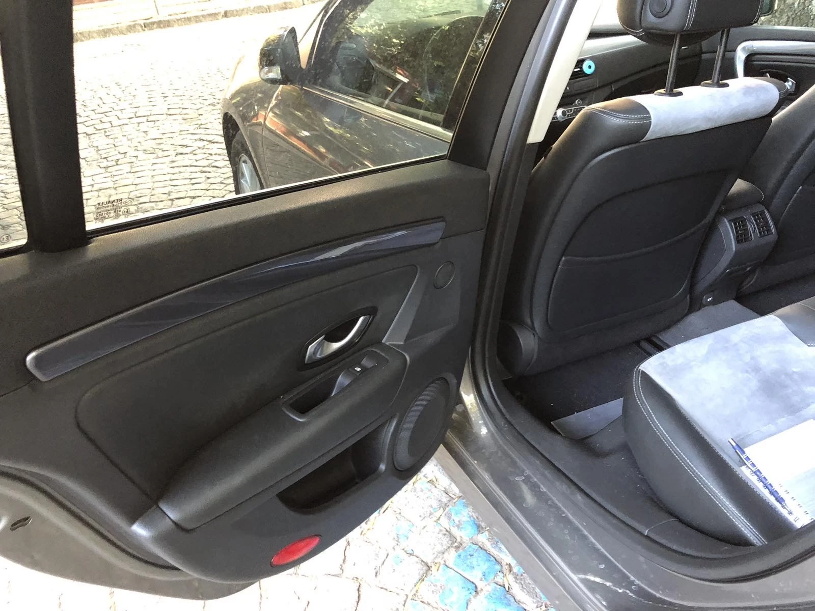 Renault Laguna 3, снимка 12 - Автомобили и джипове - 54133285