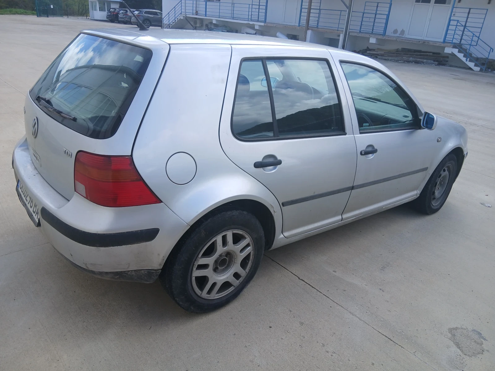 VW Golf 1.9tdi, снимка 3 - Автомобили и джипове - 54298108