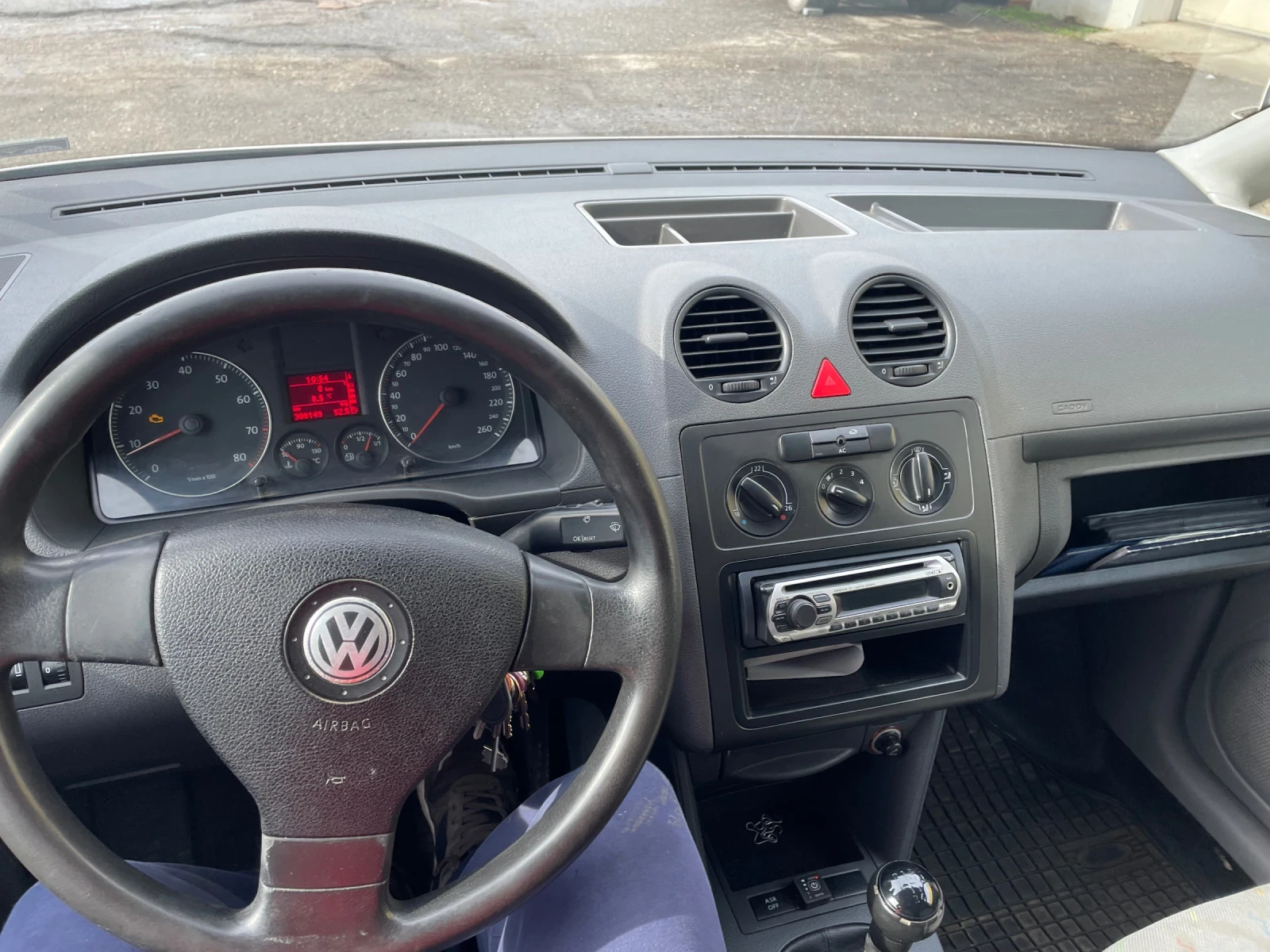 VW Caddy, снимка 12 - Автомобили и джипове - 54312742