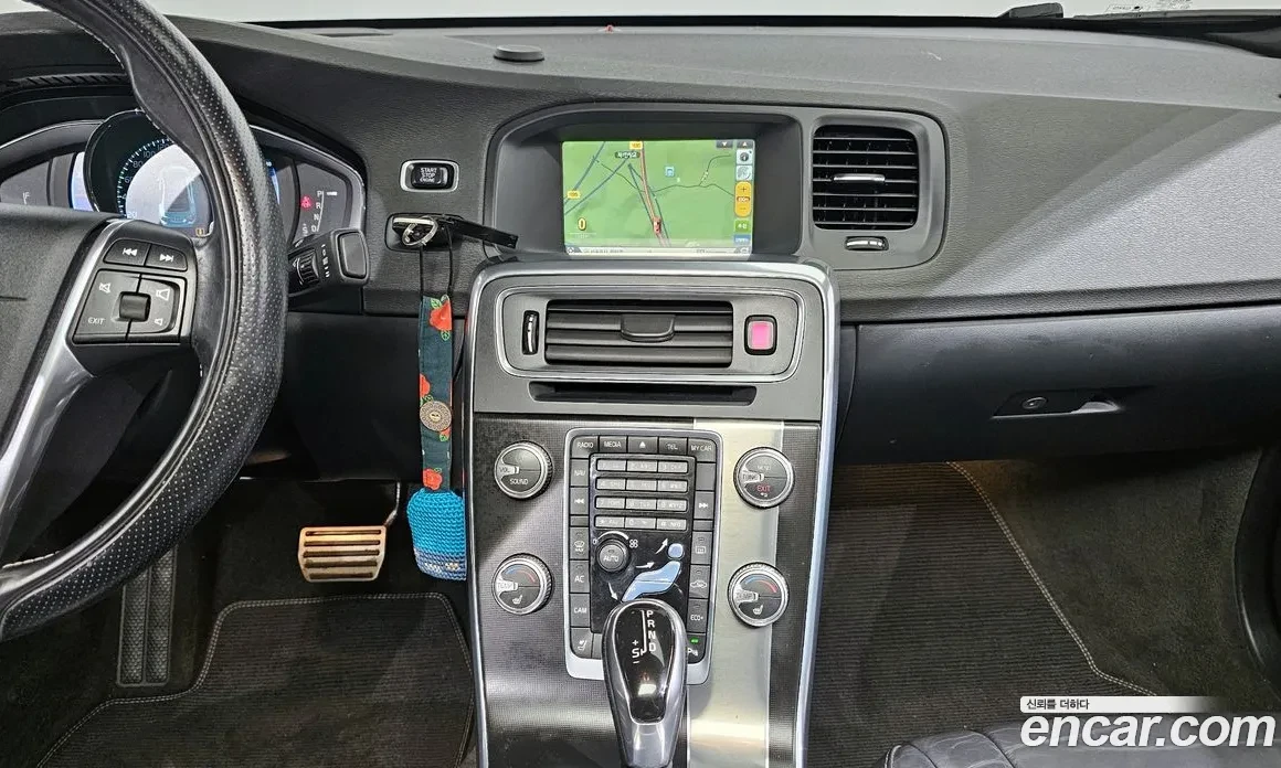 Volvo S60 T5 R Design, снимка 5 - Автомобили и джипове - 54470941