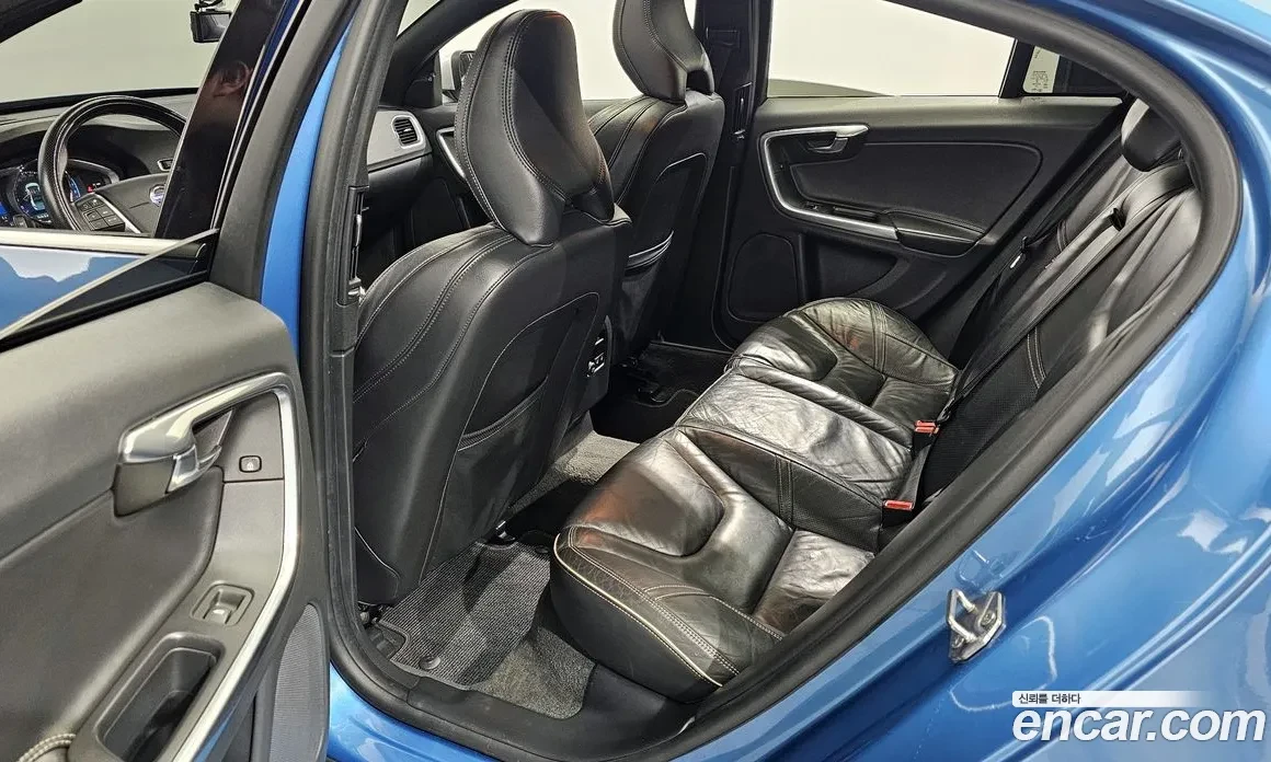 Volvo S60 T5 R Design, снимка 9 - Автомобили и джипове - 54470941