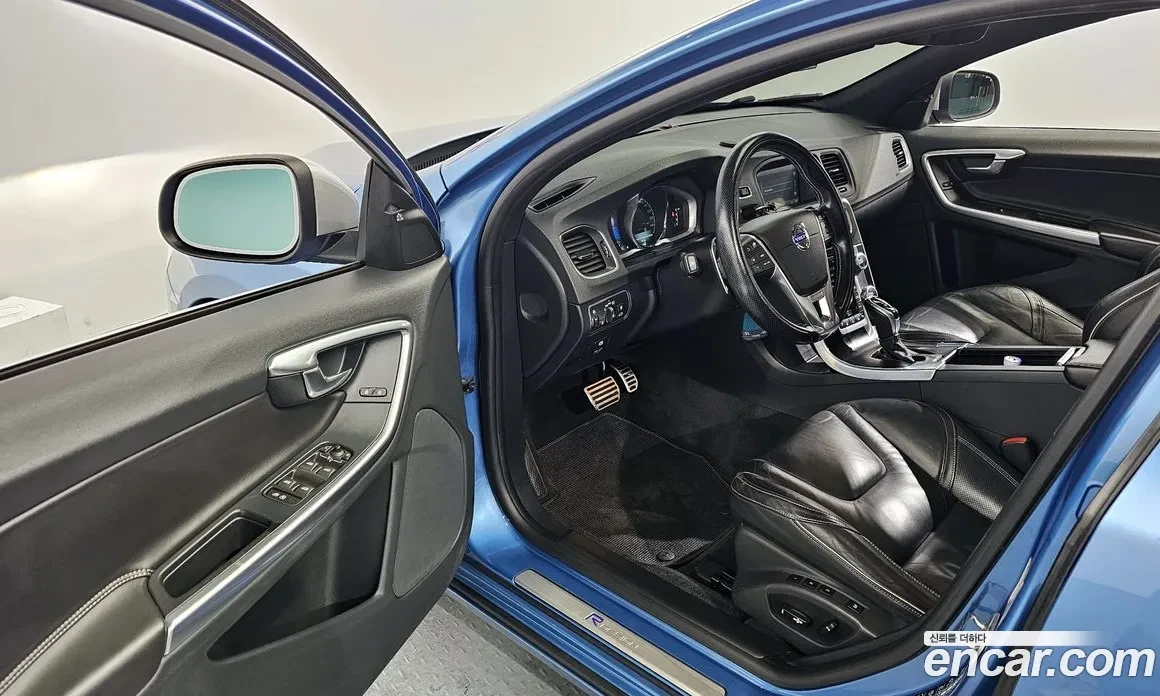 Volvo S60 T5 R Design, снимка 3 - Автомобили и джипове - 54470941