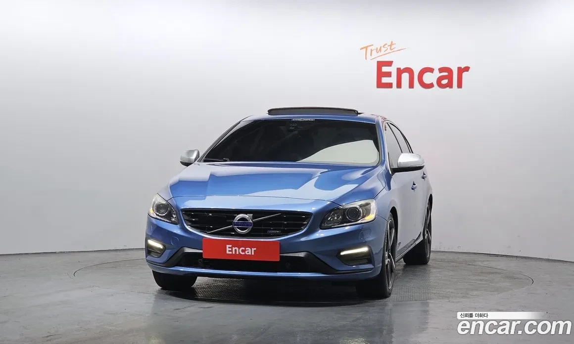 Volvo S60 T5 R Design, снимка 2 - Автомобили и джипове - 54470941
