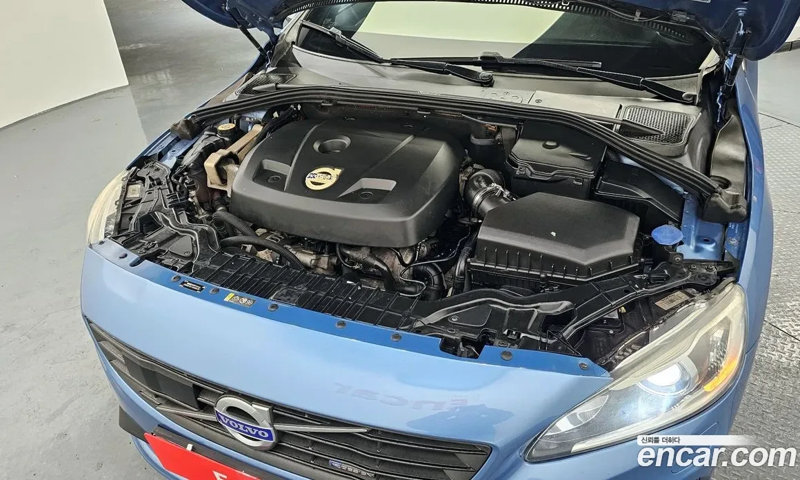 Volvo S60 T5 R Design, снимка 12 - Автомобили и джипове - 54470941
