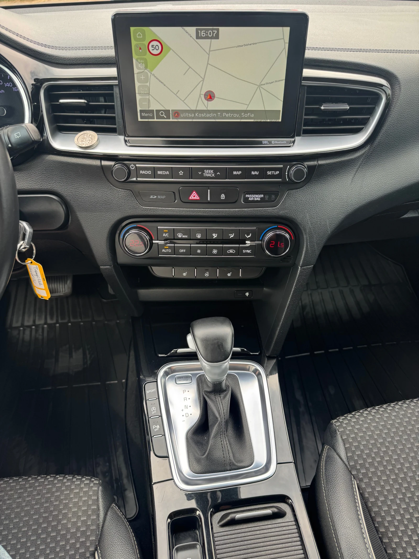 Kia Ceed 1.6CRDi Автоматик, снимка 12 - Автомобили и джипове - 54883740