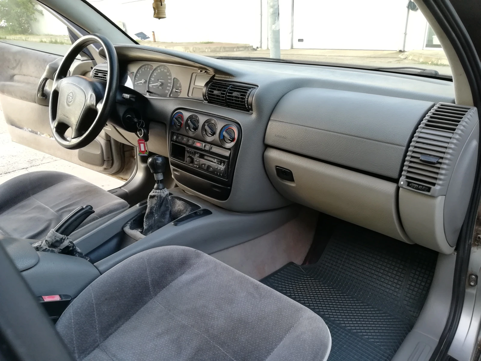 Opel Omega 2.0 16V газов инжекцион, снимка 10 - Автомобили и джипове - 55385591