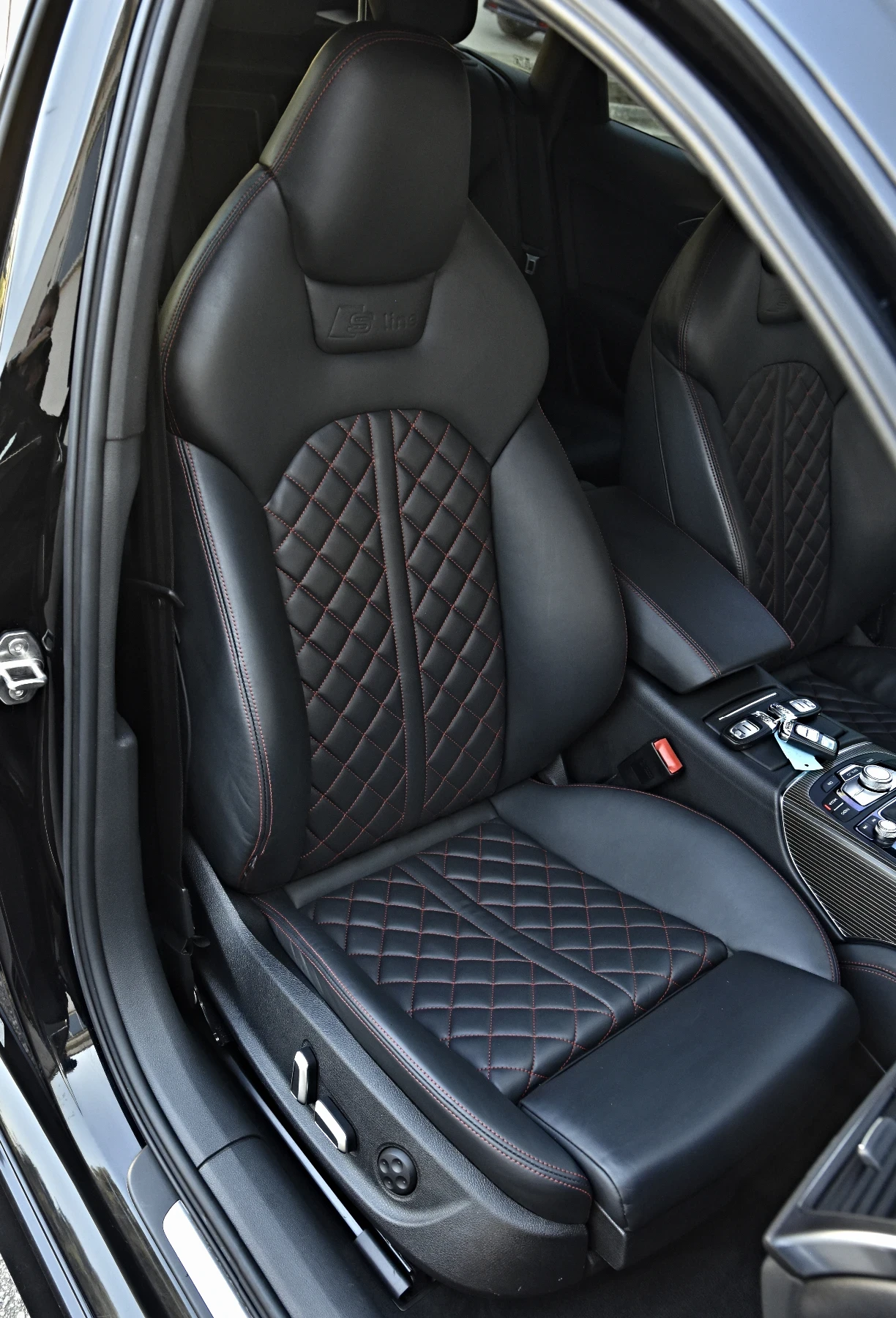 Audi A6 3.0TDI COMPETITION 326hp 3xS-LINE TV B&O RS-SITZE, снимка 14 - Автомобили и джипове - 55630753