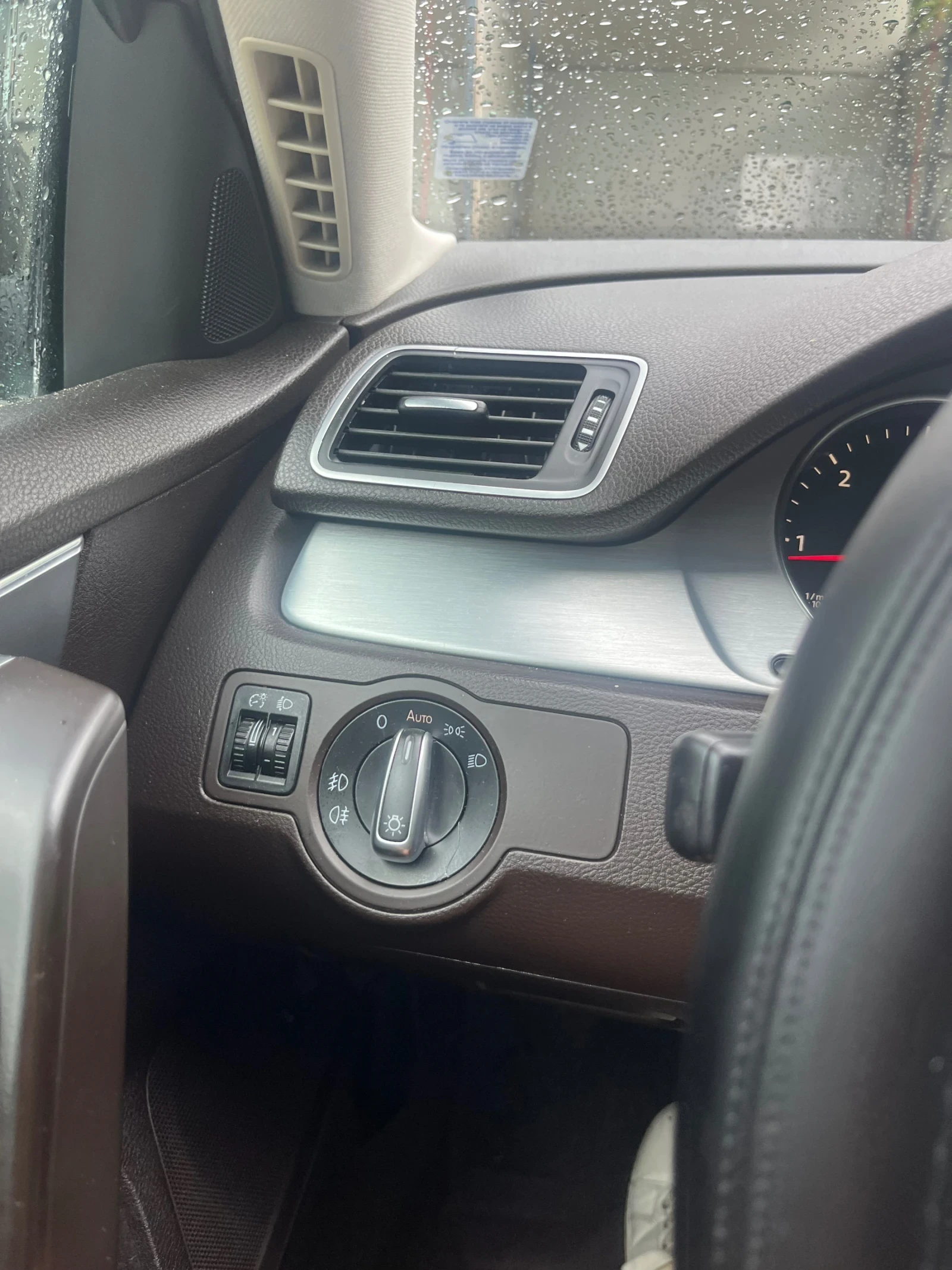 VW Passat 2.0TDI, снимка 14 - Автомобили и джипове - 55723835