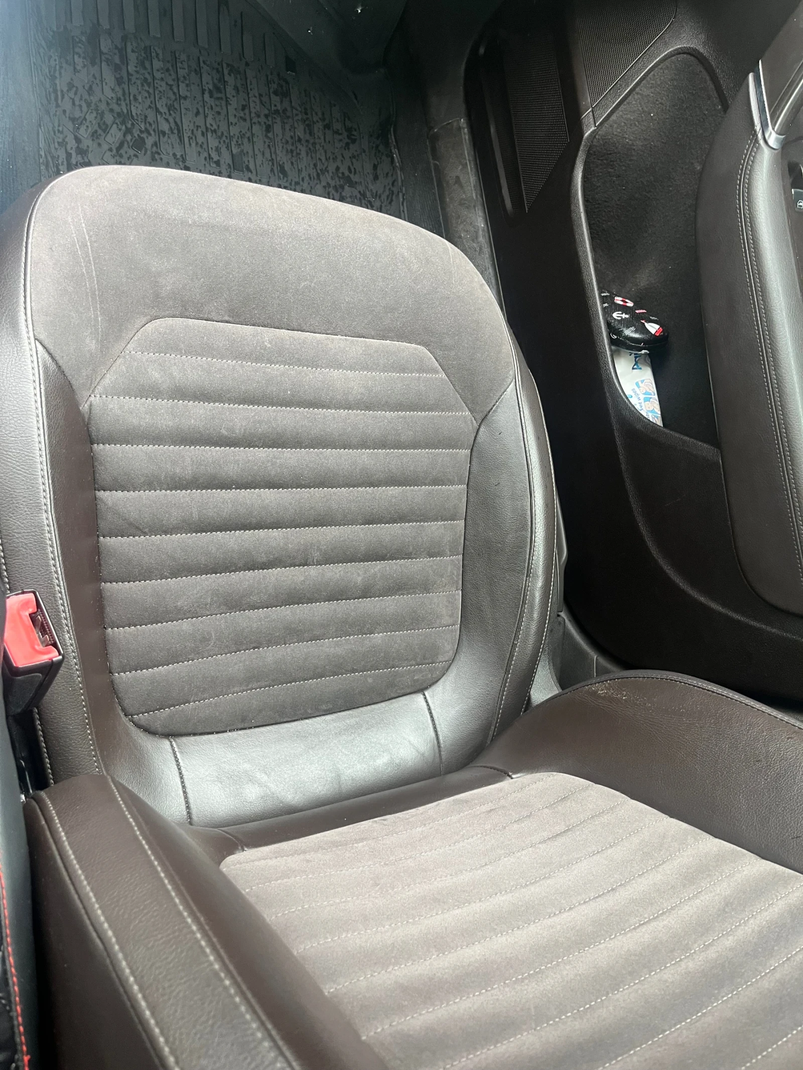 VW Passat 2.0TDI, снимка 16 - Автомобили и джипове - 55723835