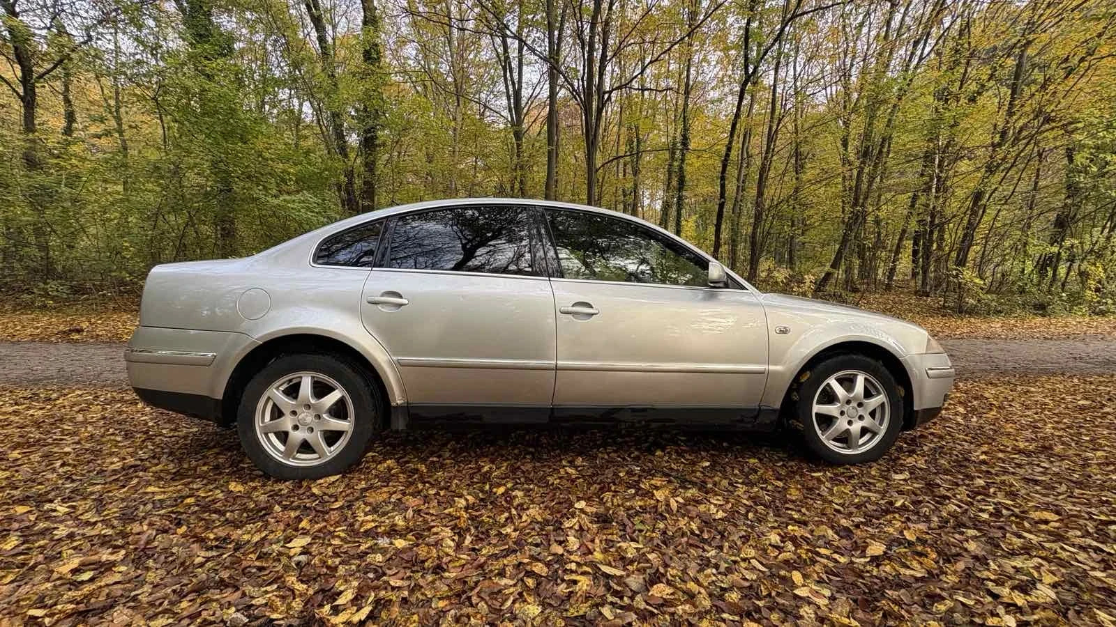 VW Passat 2.3 V5 Highline, снимка 13 - Автомобили и джипове - 56750653