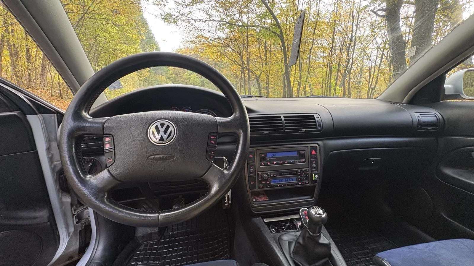 VW Passat 2.3 V5 Highline, снимка 4 - Автомобили и джипове - 56750653
