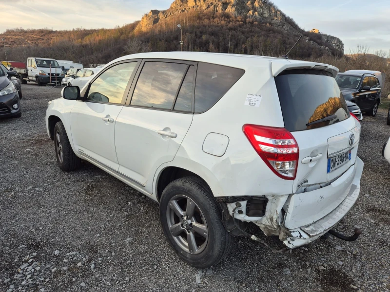 Toyota Rav4 2.2D-4D, КАТАСТРОФИРАЛ АВТОМОБИЛ , снимка 3 - Автомобили и джипове - 48454362