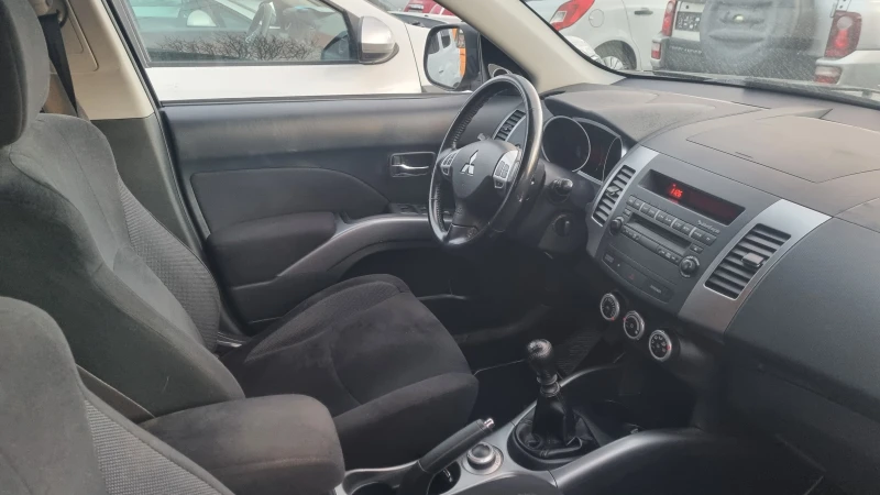 Mitsubishi Outlander 2.0DID, снимка 9 - Автомобили и джипове - 48611400