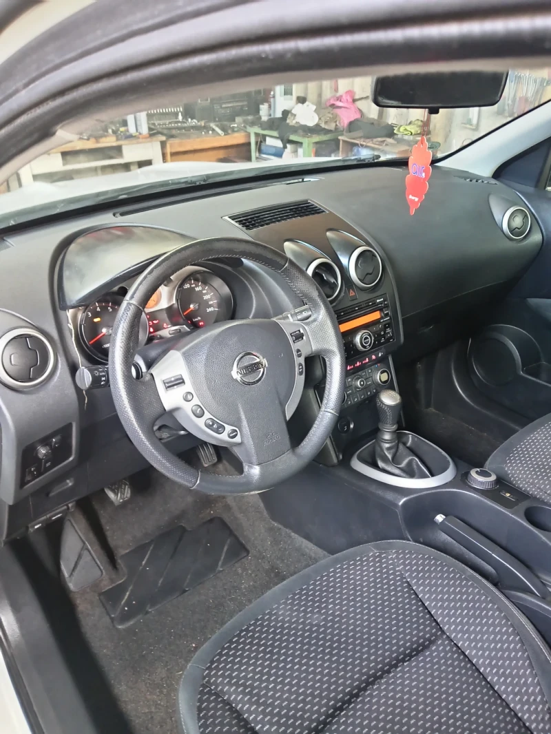 Nissan Qashqai, снимка 6 - Автомобили и джипове - 52382407