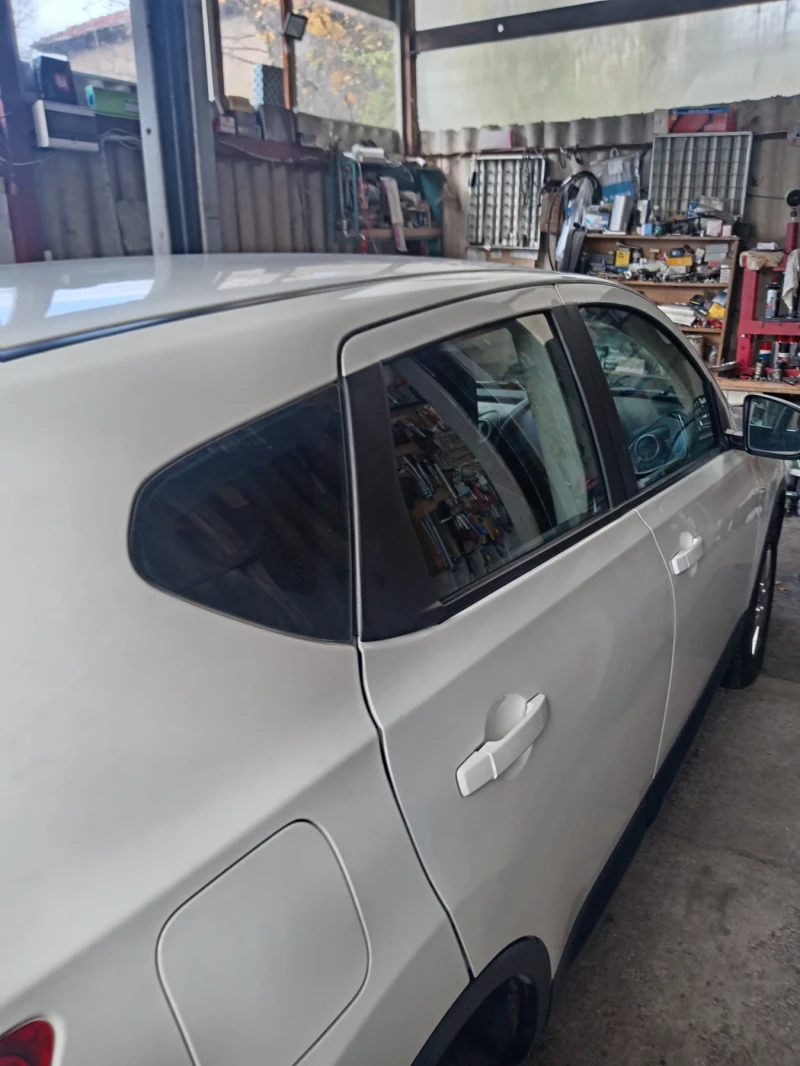 Nissan Qashqai, снимка 4 - Автомобили и джипове - 52382407