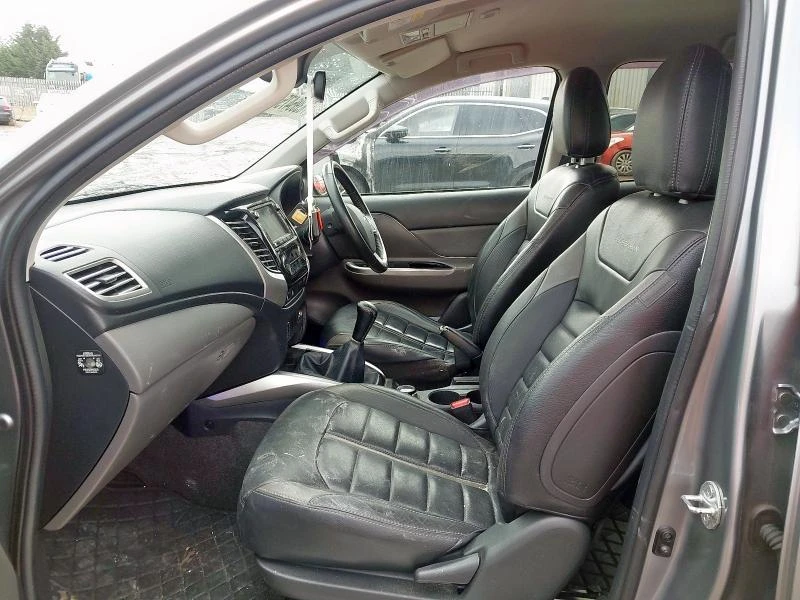 Mitsubishi L200 2500, снимка 3 - Автомобили и джипове - 53917755