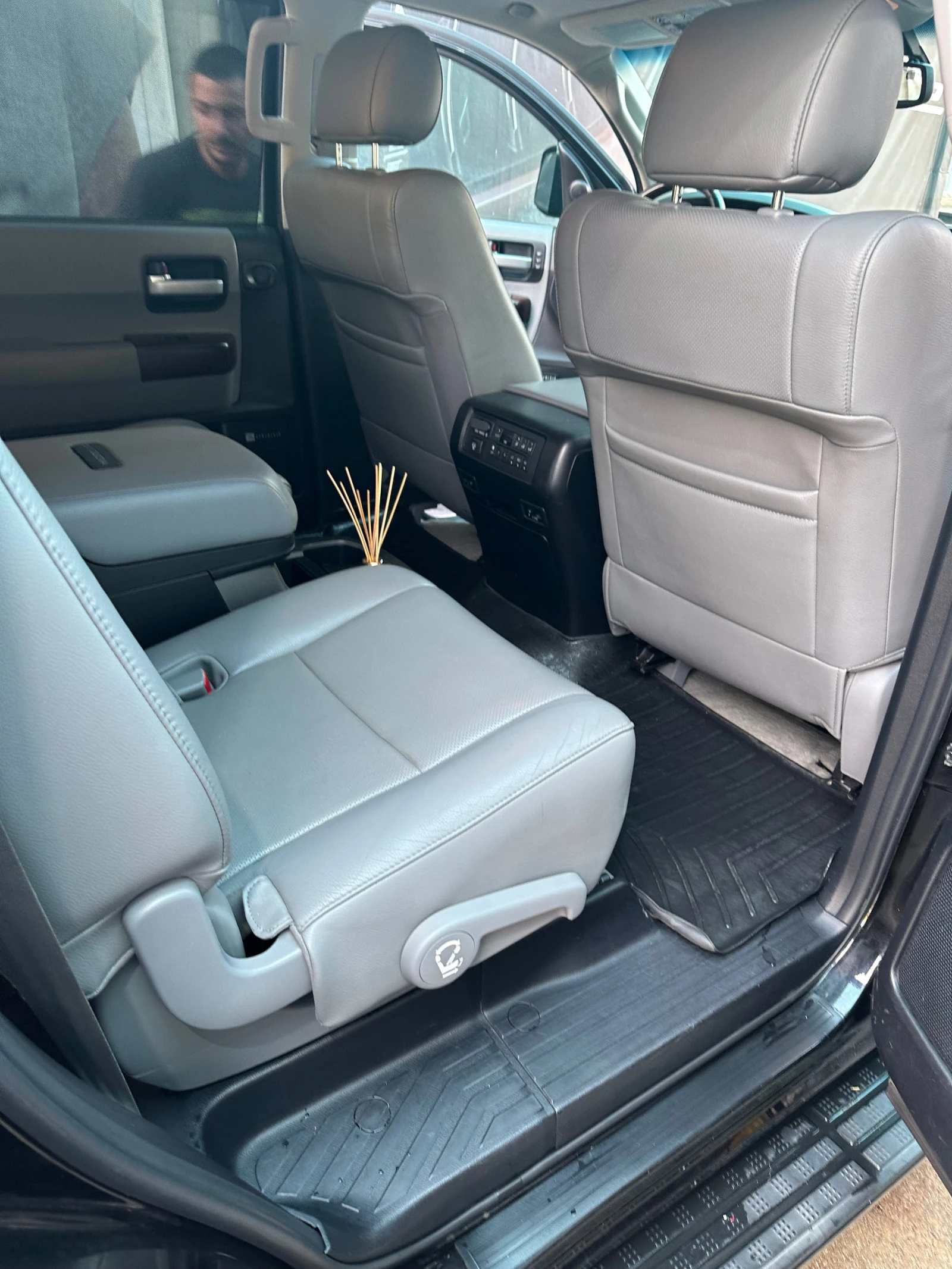 Toyota Sequoia | Mobile.bg   11