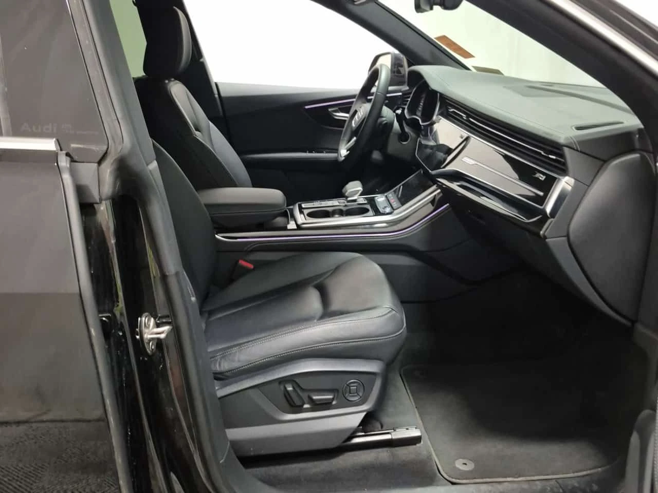 Audi Q8 * Progressiv * АВТОКРЕДИТ БЕЗ ПЪРВОНАЧАЛНА ВНОСКА*, снимка 16 - Автомобили и джипове - 54993646