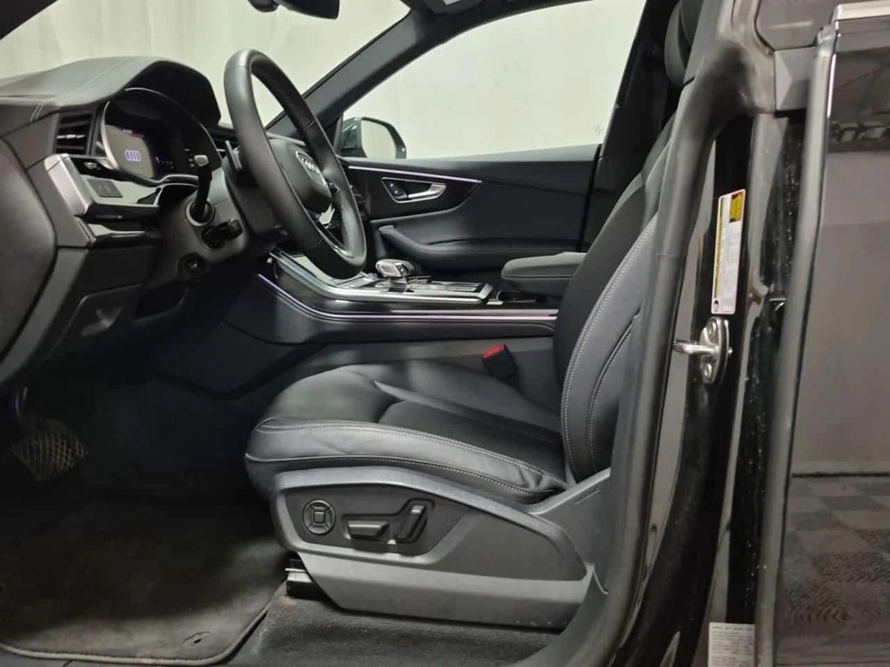 Audi Q8 * Progressiv * АВТОКРЕДИТ БЕЗ ПЪРВОНАЧАЛНА ВНОСКА*, снимка 2 - Автомобили и джипове - 54993646