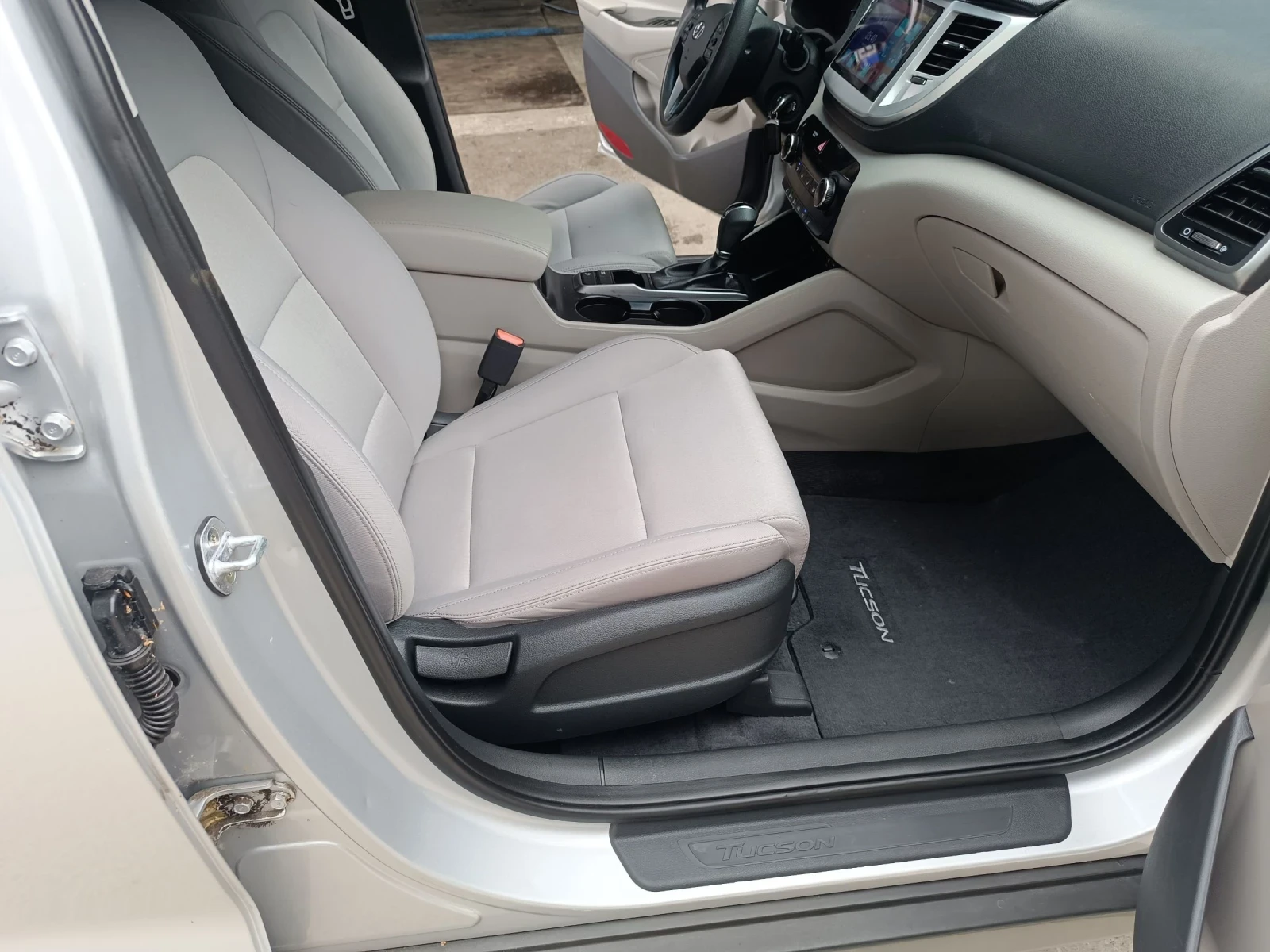 Hyundai Tucson 2.0 GDI Automatic , снимка 13 - Автомобили и джипове - 55278346