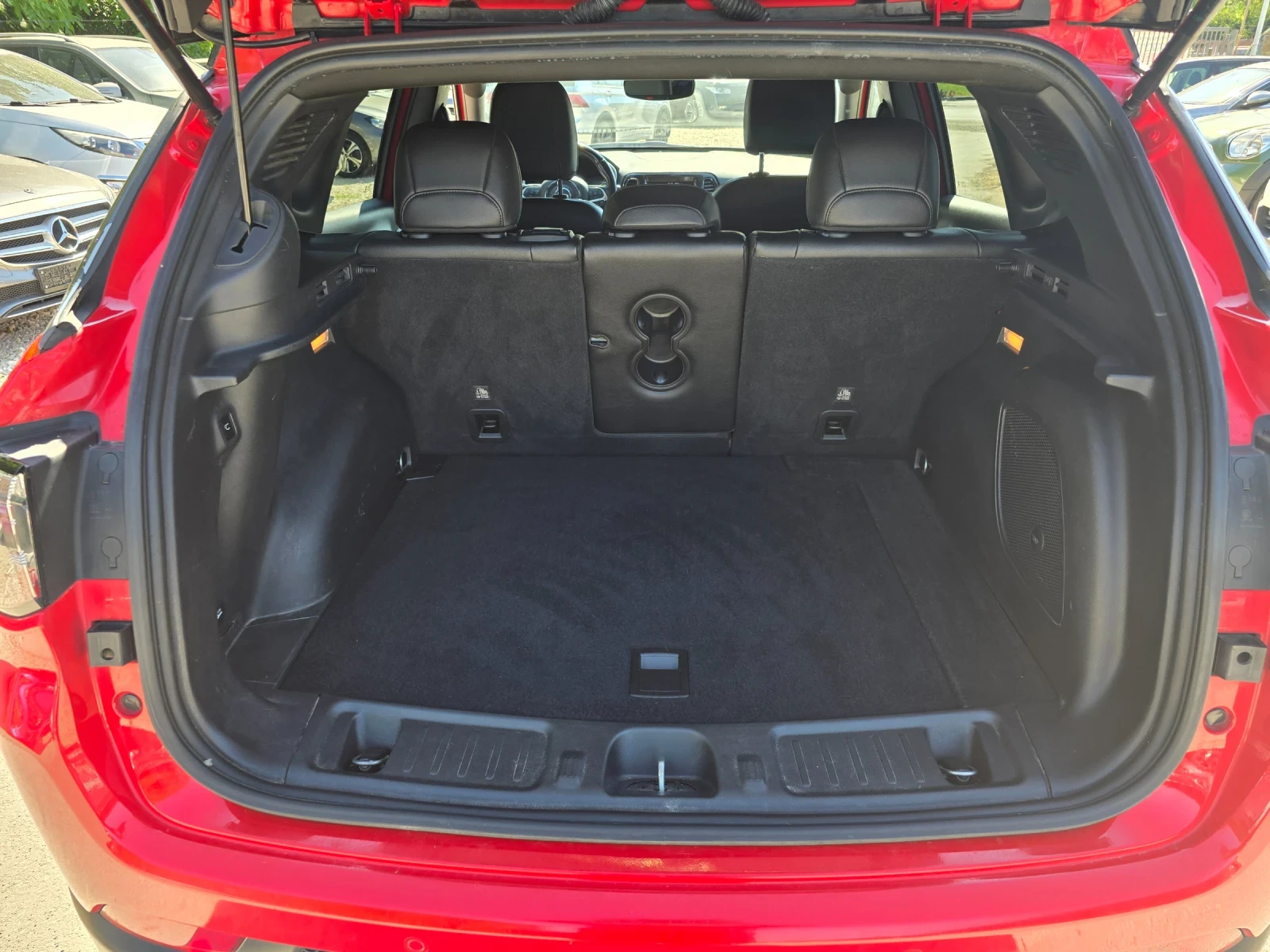 Jeep Compass II 1.3 Plug-in Hybrid 4xE 240к.с. Лизинг, снимка 16 - Автомобили и джипове - 55529131