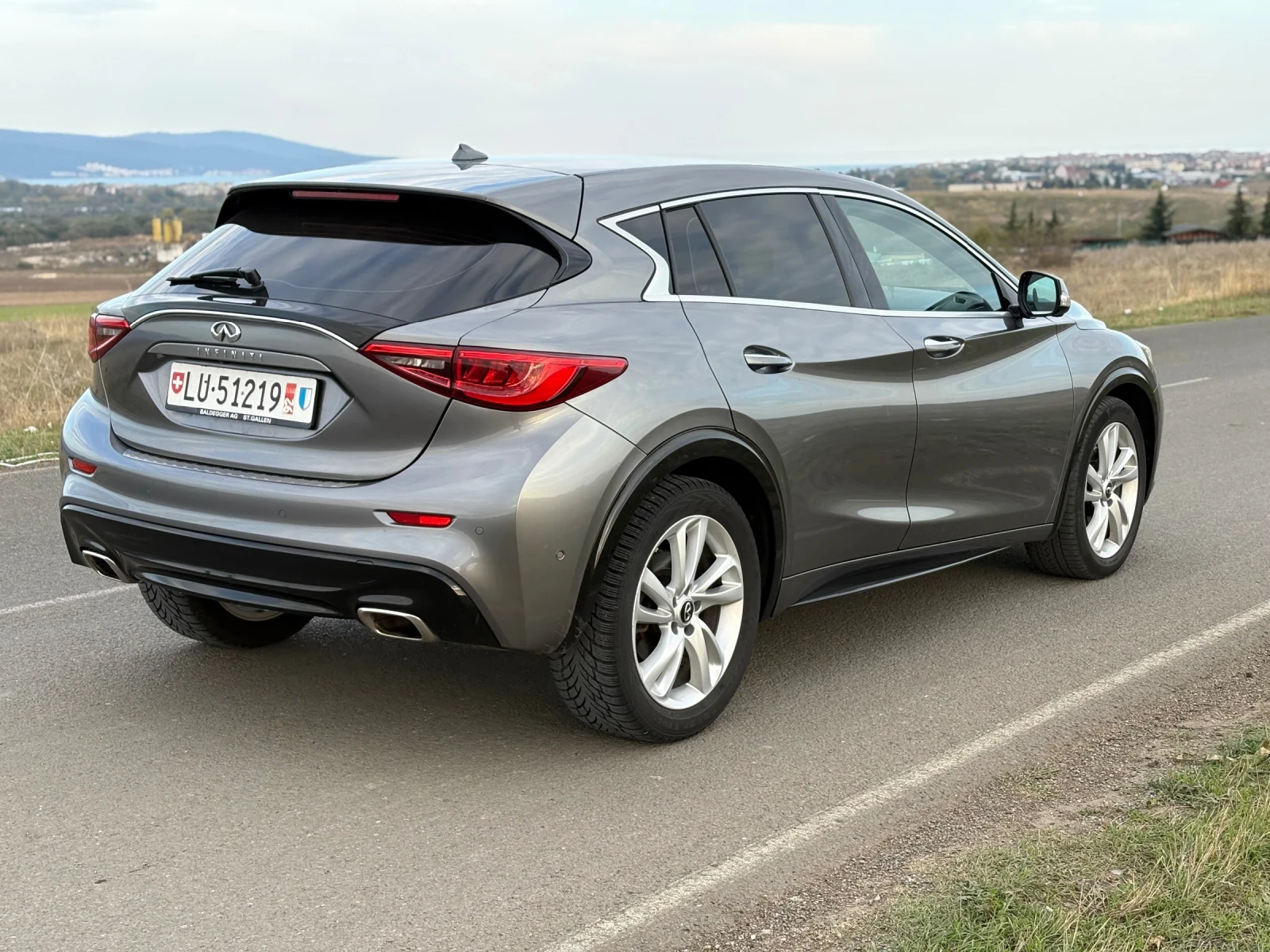 Infiniti Q30 2.2D 4x4, снимка 4 - Автомобили и джипове - 56271606